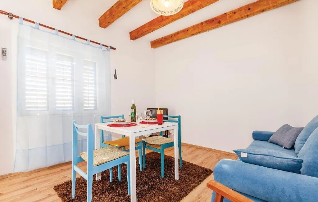 Apartments With A Parking Space Novi Vinodolski - 11523