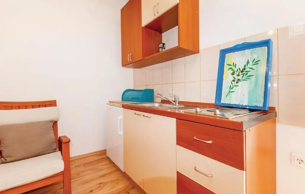 Apartments With A Parking Space Novi Vinodolski - 11523