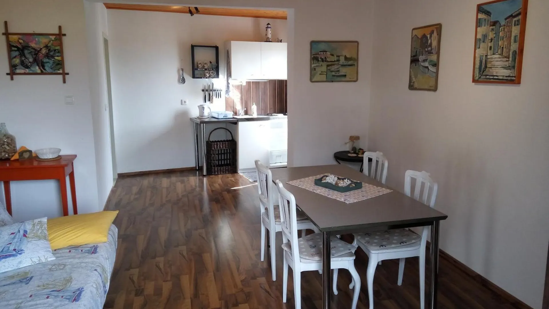 Apartments With A Parking Space Novi Vinodolski - 11523