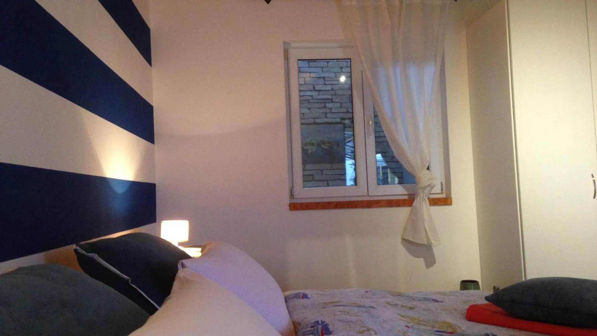 Apartments With A Parking Space Novi Vinodolski - 11523